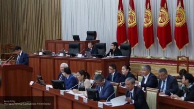 Спикер парламента Киргизии отказался от должности и.о. президента