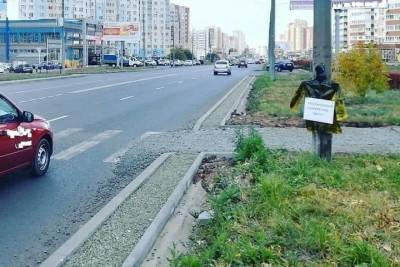 Оренбуржцы установили самодельный арт-объект с призывом к безопасности дорожного движения