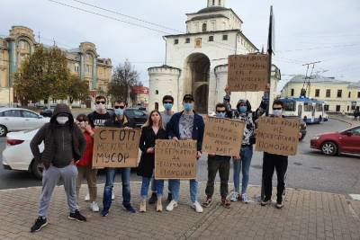 Владимирские активисты устроили флешмоб против мусора из столицы
