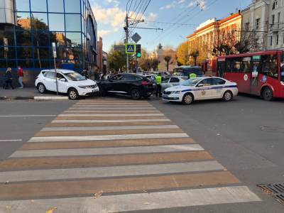 Появилось видео массовой аварии на улице Ленина в Рязани, в которой пострадали два человека