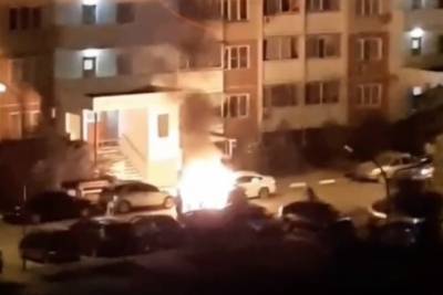 На проспекте Писателя Знаменского в Краснодаре сгорели две машины