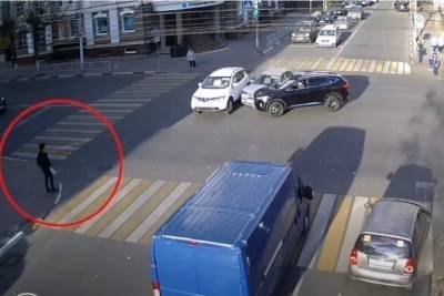 Появилось видео ДТП на улице Ленина, где пострадал подросток-пешеход