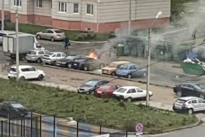 В одном из дворов Твери горел автомобиль
