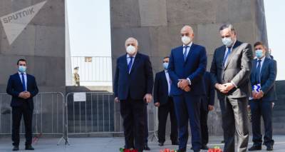 Глава МИД Греции посетил Мемориал памяти жертв Геноцида армян