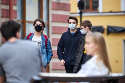 Власти Москвы призвали учеников на дистанционном обучении минимизировать контакты