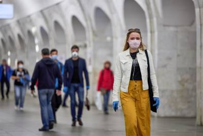 Количество людей в масках в транспорте Москвы достигло почти 100%