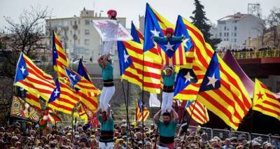 Чем отличаются эти дубинки: почему ЕС не возмущают события в Каталонии