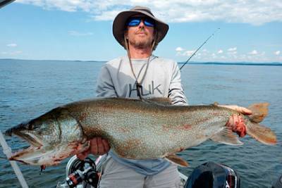 Рыбак поймал гольца рекордного размера - lenta.ru - США - Нью-Йорк - Канада - штат Вермонт