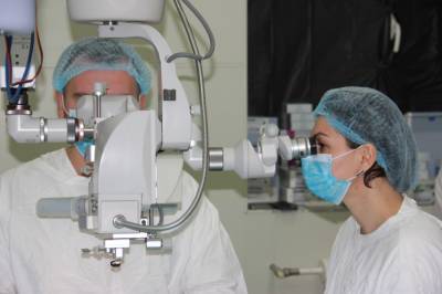 Офтальмолог из Москвы провела мастер-класс для сахалинских врачей