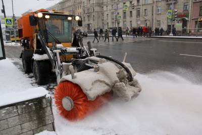 В Петербурге перешли на зимний режим уборки