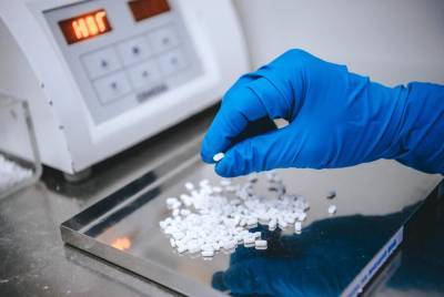 ФАС согласовала двум производителям предельную стоимость лекарства "Фавипиравир"