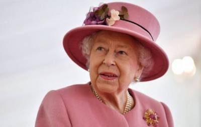 Королева Елизавета II впервые за 7 месяцев появилась на публике (ФОТО)