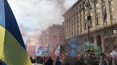 Митинг возле КГГА: люди перекрыли Крещатик