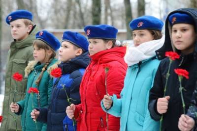 В Госдуме предложили возить школьников на экскурсии по местам боёв ВОВ