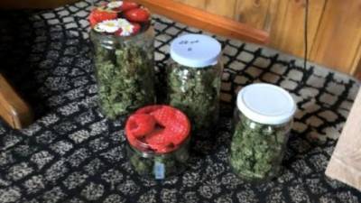 Зимние заготовки: житель Тверской области закатал в банки марихуану