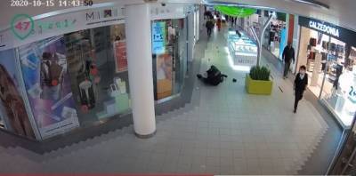 В торговом центре Петербурга произошла драка из-за замечания надеть медицинскую маску