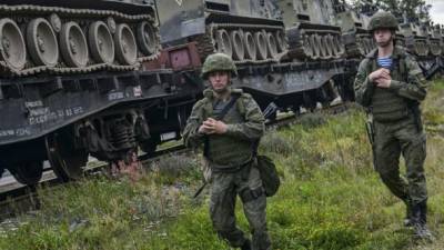 Россияне перебрасывают на Донбасс танки Т-72, старые Т-64 будут демонстрироваться в местах отвода для ОБСЕ, - разведка