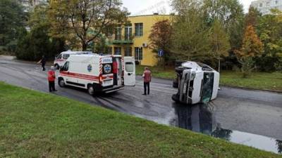В Запорожье перевернулась маршрутка с пассажирами: есть пострадавшие