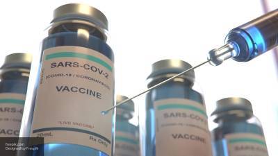 Вакцину против коронавируса "Спутник-V" тестируют на пожилых россиянах