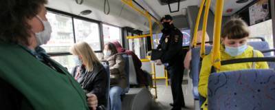 В Бердске нарушителей масочного режима высаживают из транспорта