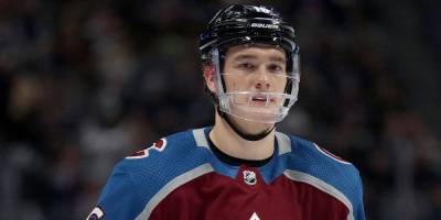 Защитник НХЛ возмутился из-за пенсии своей бабушки в России