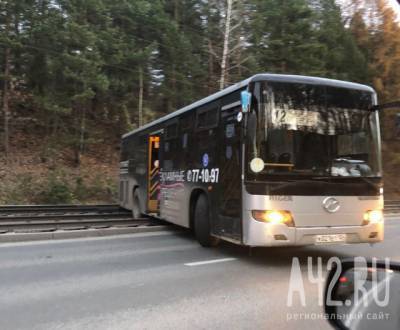 В Кемерове автобус заблокировал движение трамваев