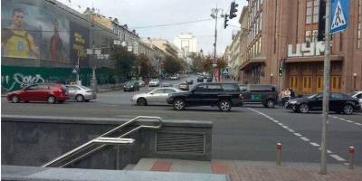 В Киеве возле ЦУМа открыли обновленный подземный переход — фото