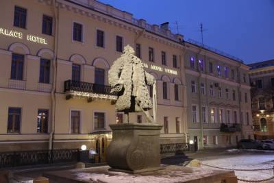 Более 180 петербургских памятников получат новую подсветку
