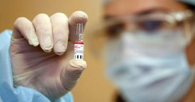 Испытание вакцины "Спутник V" началось на добровольцах старше 60 лет