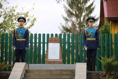 Военный памятный знак открыли после реставрации под Псковом