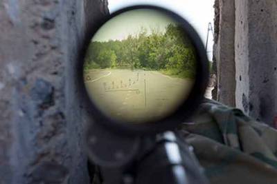 Появилось новое видео работы российского снайпера на Донбассе