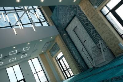 Муфтий РТ совершил намаз в новой ультра-современной мечети в Челнах