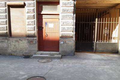 Жителей Центрального района возмутила дверь в Саперном переулке
