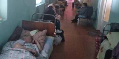 «Люди с пневмониями задыхаются в коридорах». В Сети показали переполненную больницу в Харьковской области