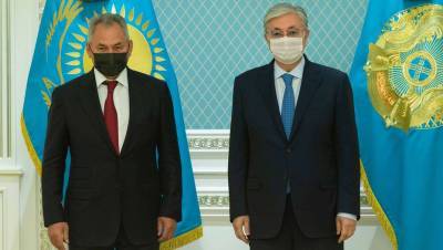 Токаев обсудил с Шойгу вопросы укрепления военного сотрудничества Казахстана и России