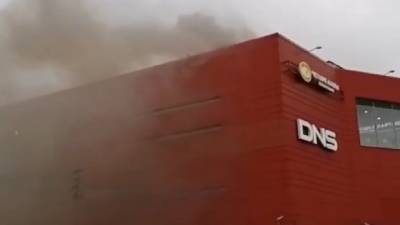 В Мытищах эвакуирован загоревшийся торговый центр. Видео