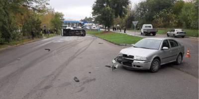 В Запорожье перевернулась маршрутка с 18 пассажирами, трое пострадавших