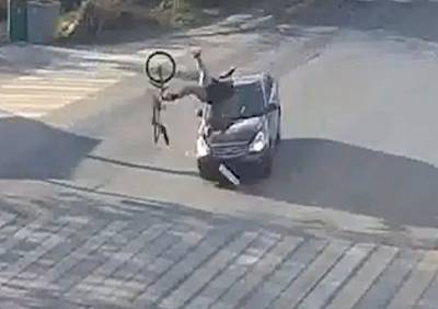 Наезд на велосипедиста на улице Зубковой сняли на видео