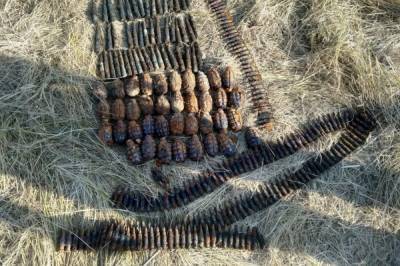 СБУ в Луганской области нашла два закопанных на дне водоемов оружейных схрона