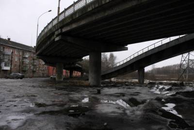 На Добрынинском мосту асфальт положили криво