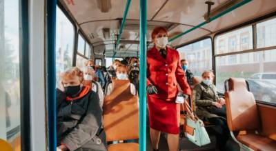 Власти Чебоксар приказали не впускать в автобус и троллейбус без маски