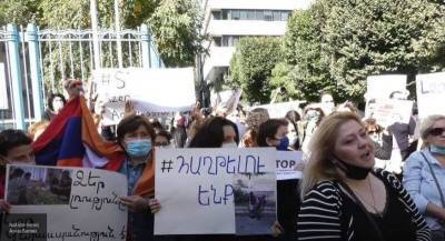 "Шомби Шарп, позор тебе": перед офисом ООН в Армении прошла акция протеста