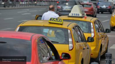 Тучный москвич насмерть заснул в машине такси