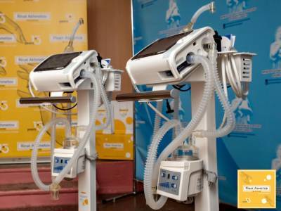 Государственные больницы Украины получили 150 аппаратов ИВЛ от Фонда Рината Ахметова
