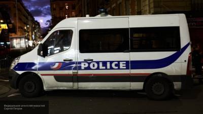 Полиция застрелила отрезавшего человеку голову исламиста на окраине Парижа