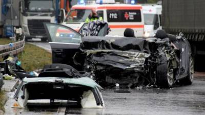 Баден-Вюртемберг: автомобиль врезался в фуру – трое погибших