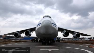 Видео посадки самолета Ан-124 в сложных метеоусловиях появилось в Сети