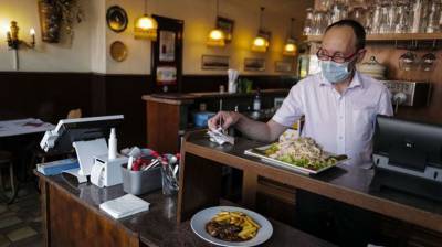 Власти Бельгии на месяц закроют кафе и рестораны