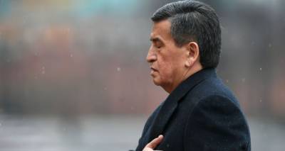 Президент Киргизии ушел в отставку