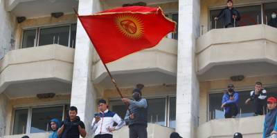 Парламент Кыргызстана отменил чрезвычайное положение в Бишкеке